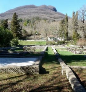 03 - Il settore residenziale con al centro il corridoio e, ai lati, l’atrio e il cortile. Sullo sfondo colle Rotondo